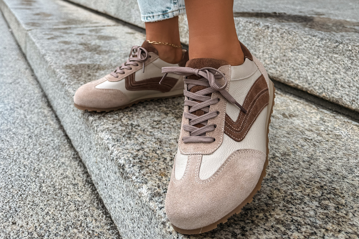 sneakersy-–-jak-nadaja-stylizacji-bardziej-swobodny-charakter.png